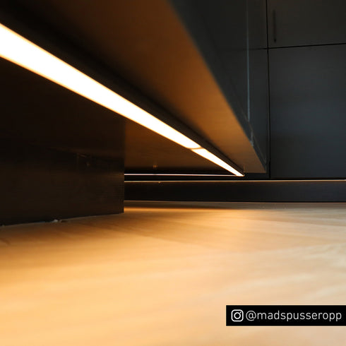 ETLED STRIP PROFIL X.LAV SORT PÅVEGG H:6MM L:2020MM